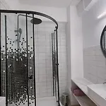 Riverside Grand 公寓 *